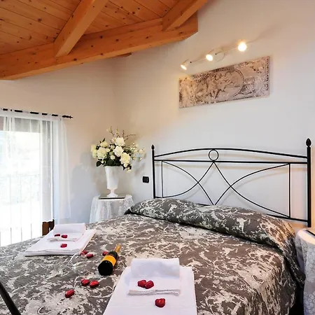 Sleeps 6 Pool Apartment